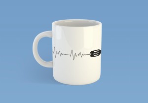 Biały kubek dla ratownika lifeguard heartbeat 